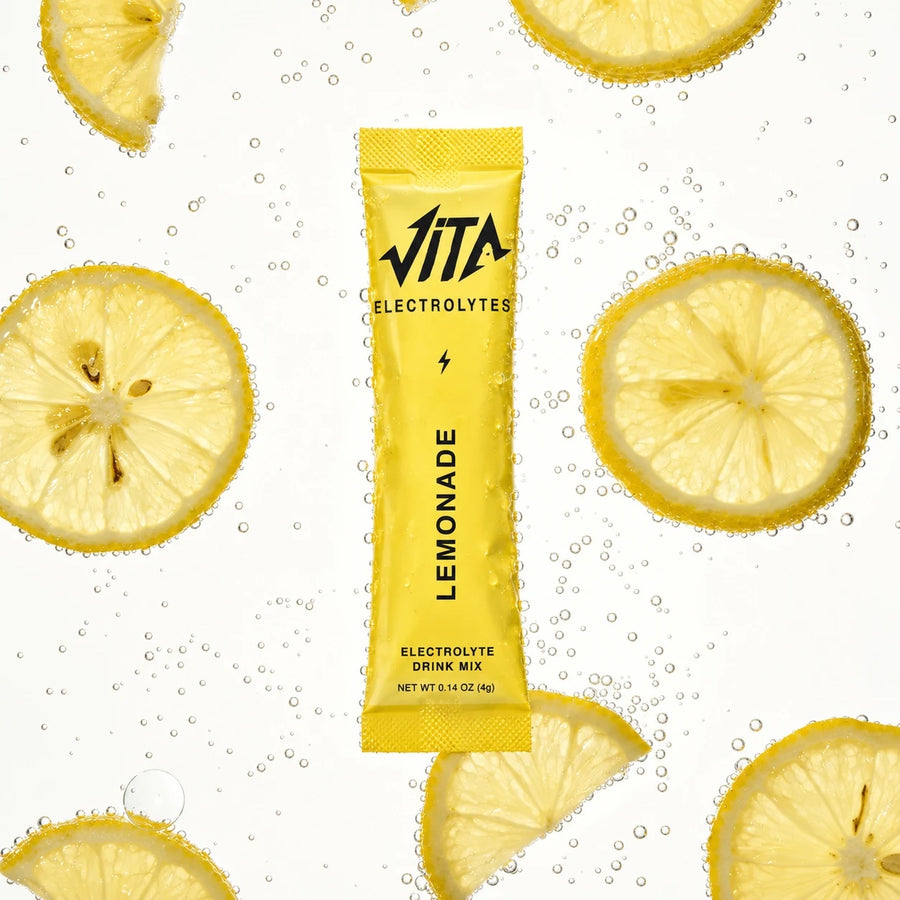 Stick VITA Citronnade entre des tranches de citron